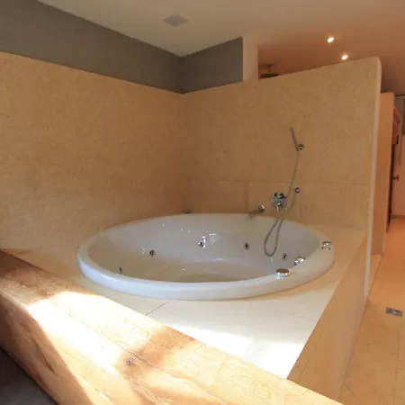 Stunningly Beautiful Chalet Peaceful Location Apartment *